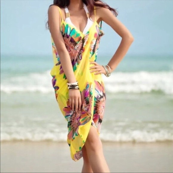 Other - Gorgeous Yellow Floral Sarong